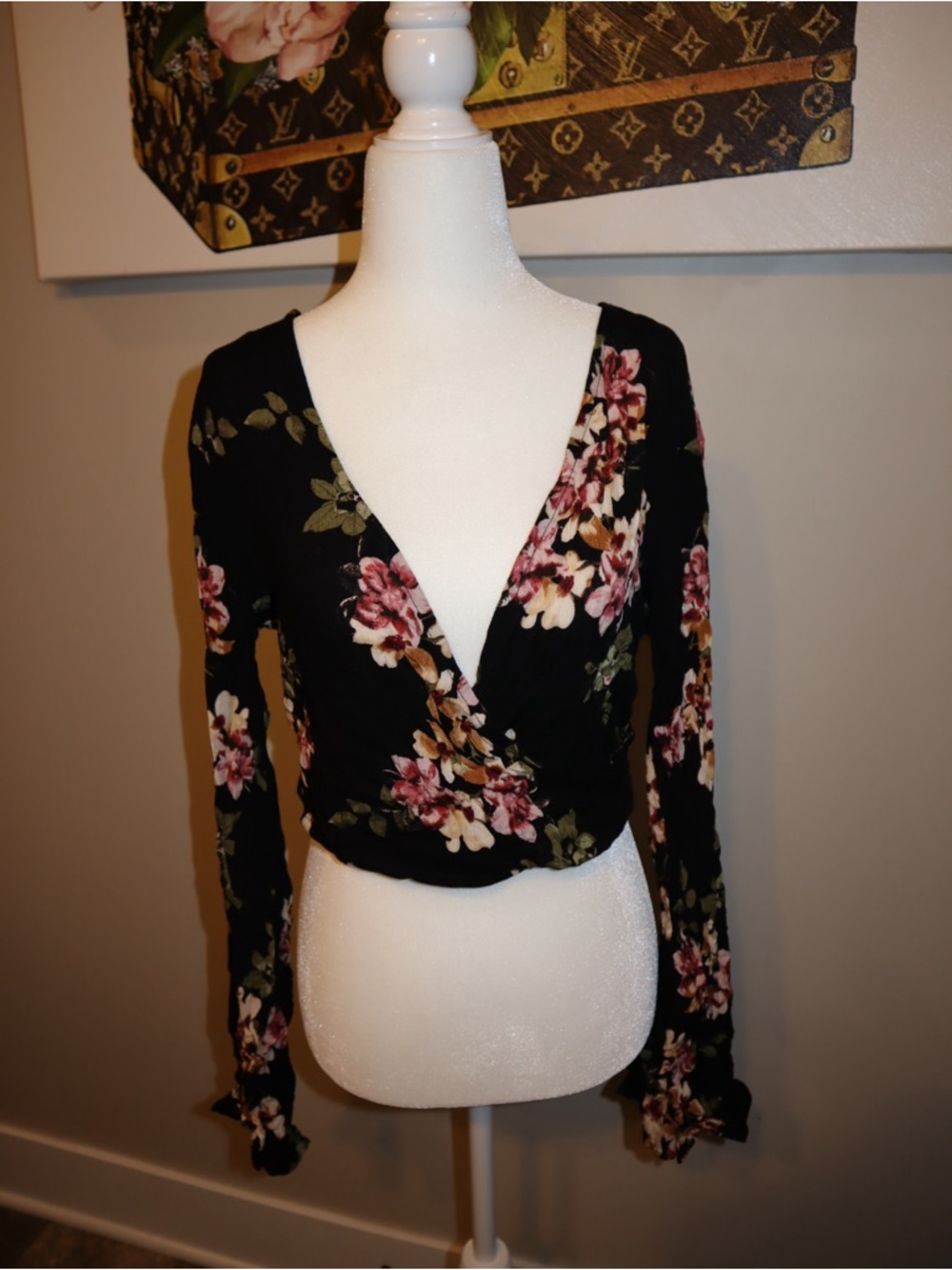 Floral Wrap Front Long-Sleeve Crop Top - Black/Pink